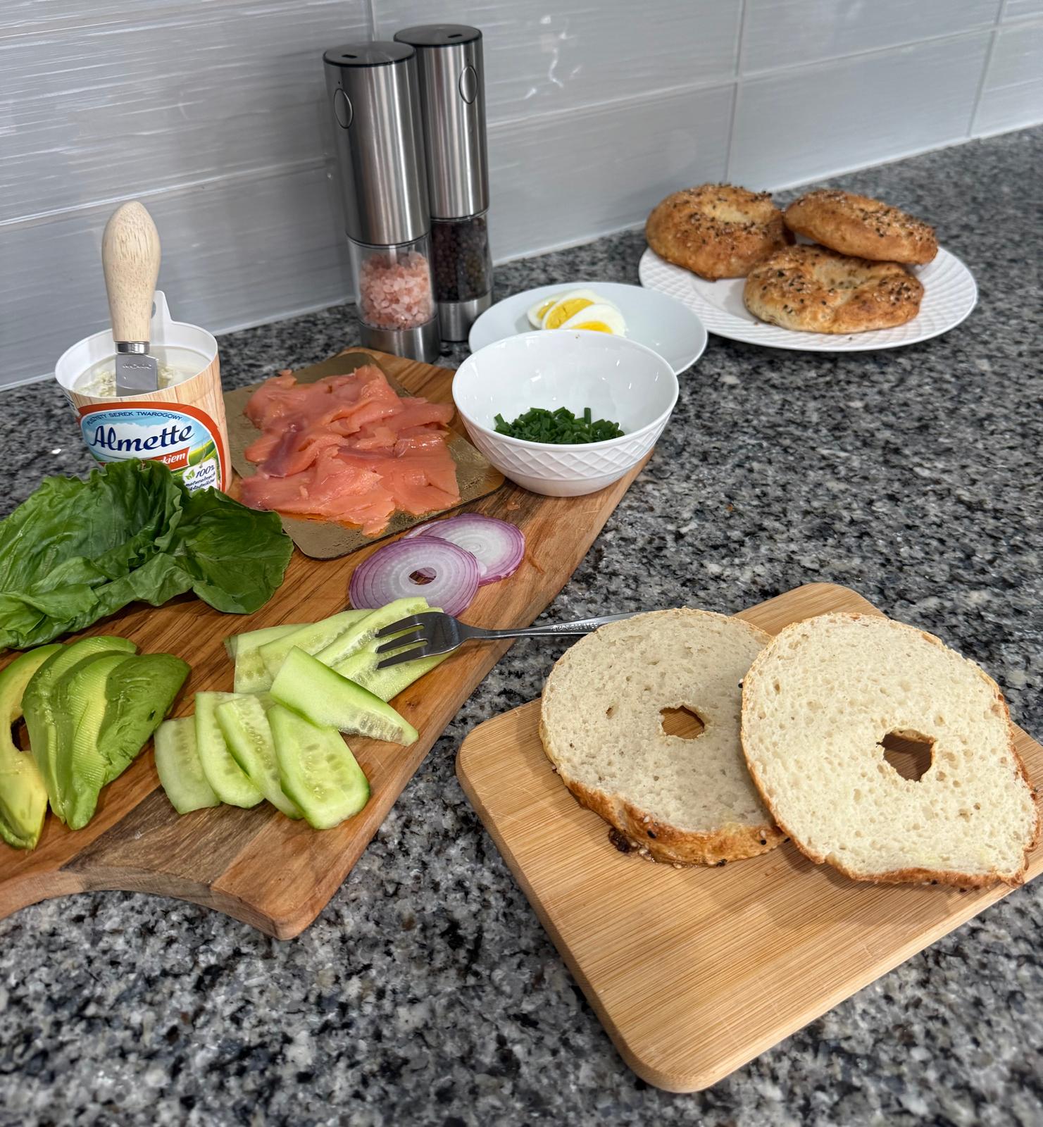 Sliced gluten-free bagel with smoked salmon and toppings